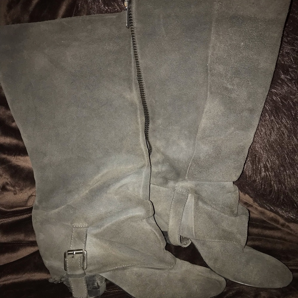 Size 7 1/2 tall grey boots!